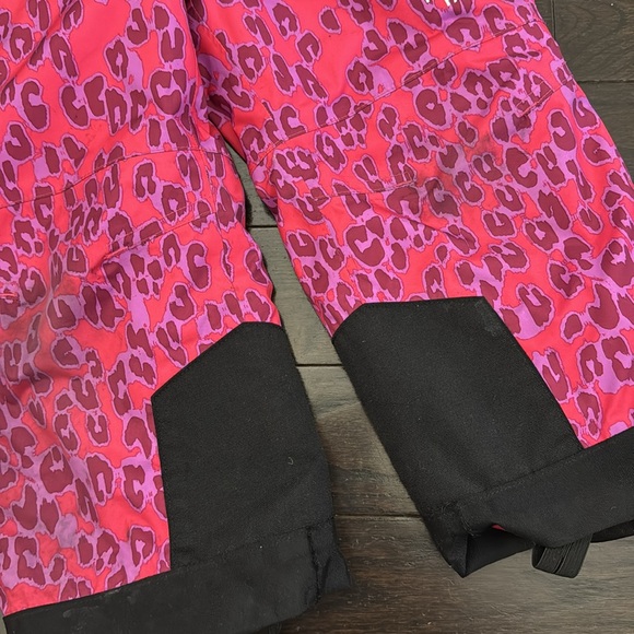 Girls pink and purple leopard Freedom Insulated Bib snowpants. Size 5t - Picture 3 of 7